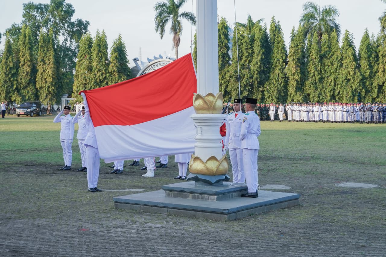 Upacara Penurunan Bendera HUT ke-80 Kemerdekaan RI di Provinsi  Lampung Berlangsung Khidmat
